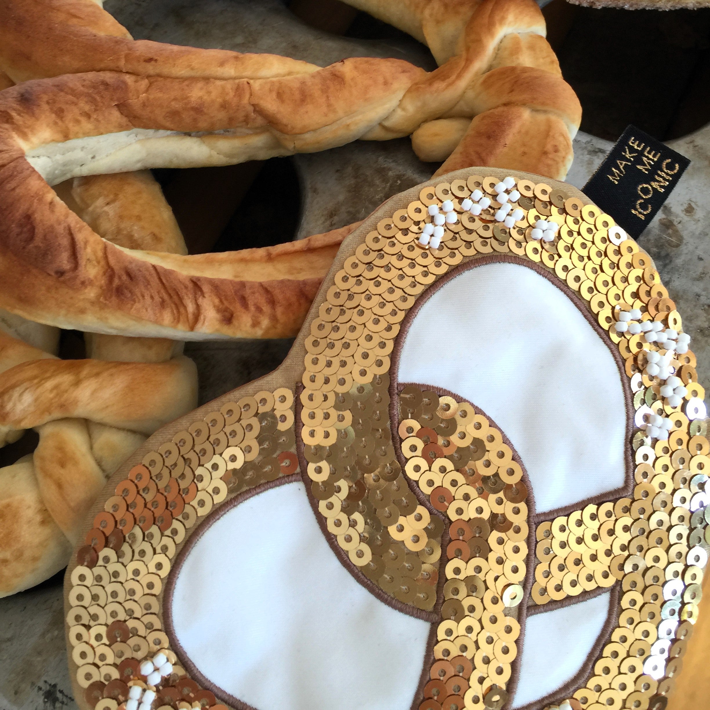 SEQUIN PURSE - ICONIC PRETZEL