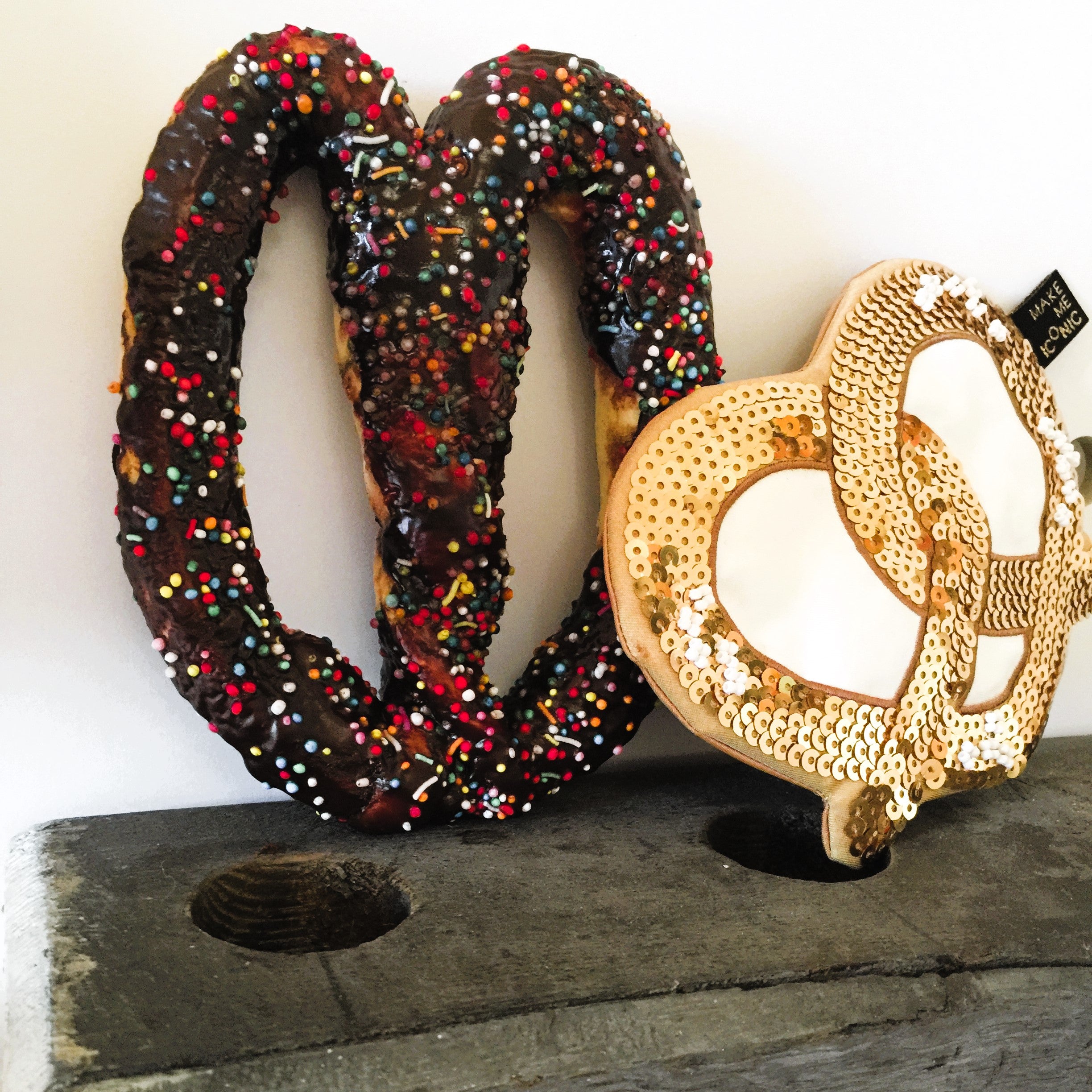 SEQUIN PURSE - ICONIC PRETZEL