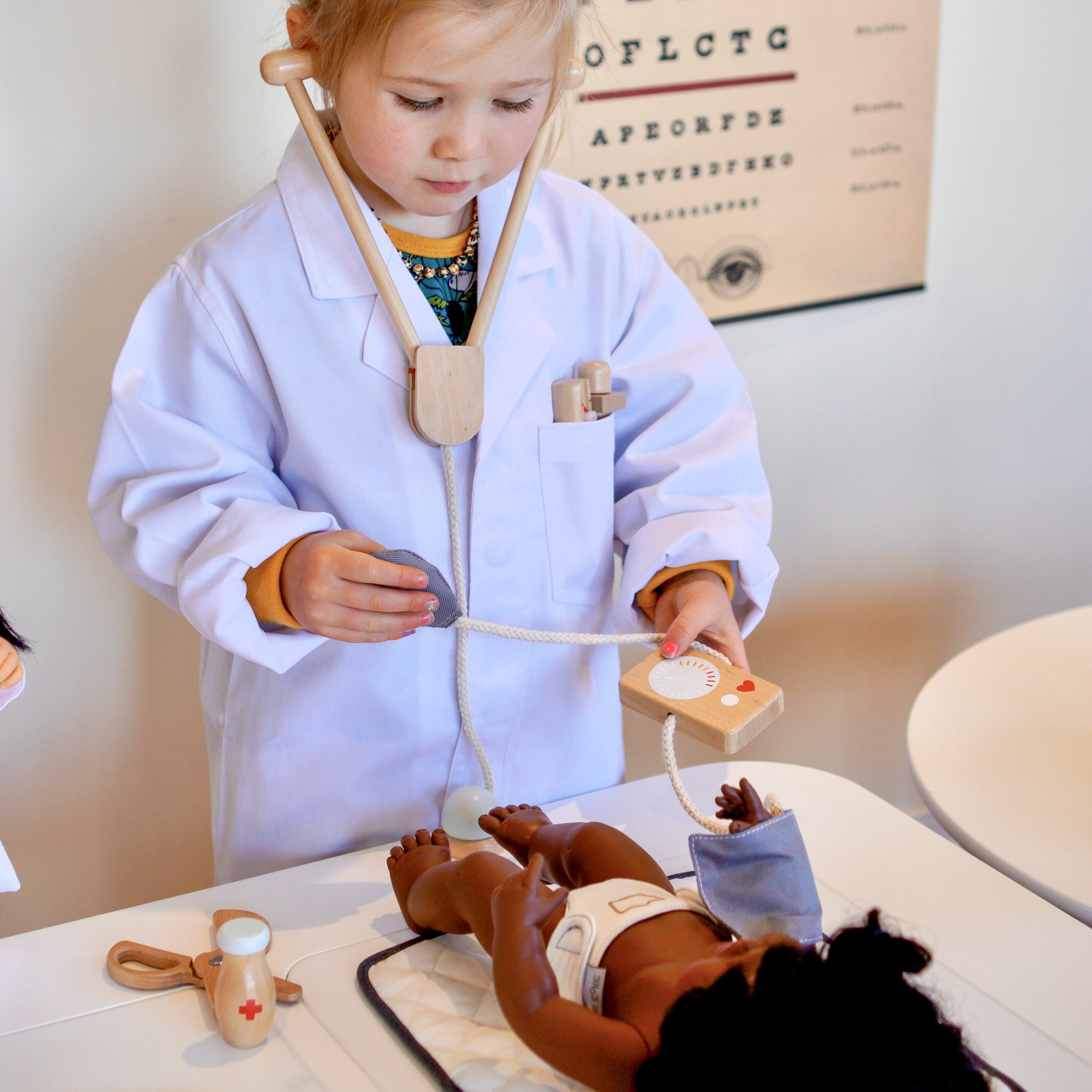 WOODEN TOY - ICONIC DOCTOR KIT