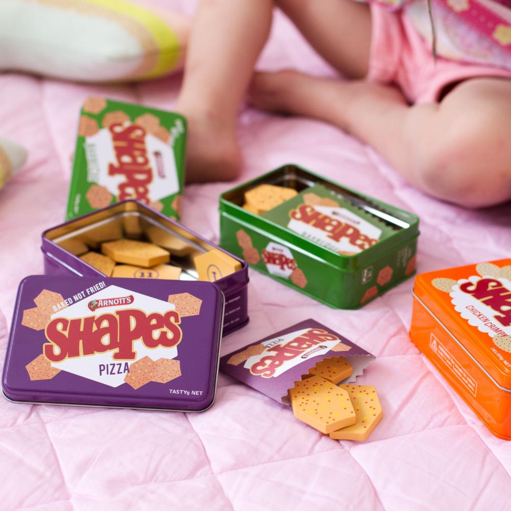 Make Me Iconic Arnott’s Shapes Australian wooden toy set – pretend play food with Barbecue, Pizza, and Chicken Crimpy biscuits, matching games, counting activities, and mini paper snack bags.