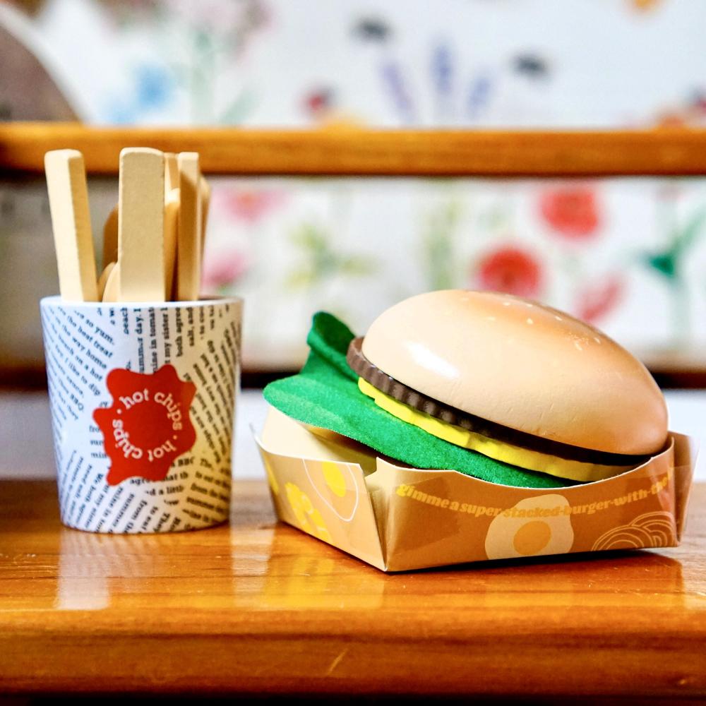 Make Me Iconic Australian wooden toy food set, 38-piece pretend play set featuring Vegemite, Fairy Bread, Pavlova, Lamington, meat pie, snag in bread, and hot Chips with sauce for imaginative kitchen play.