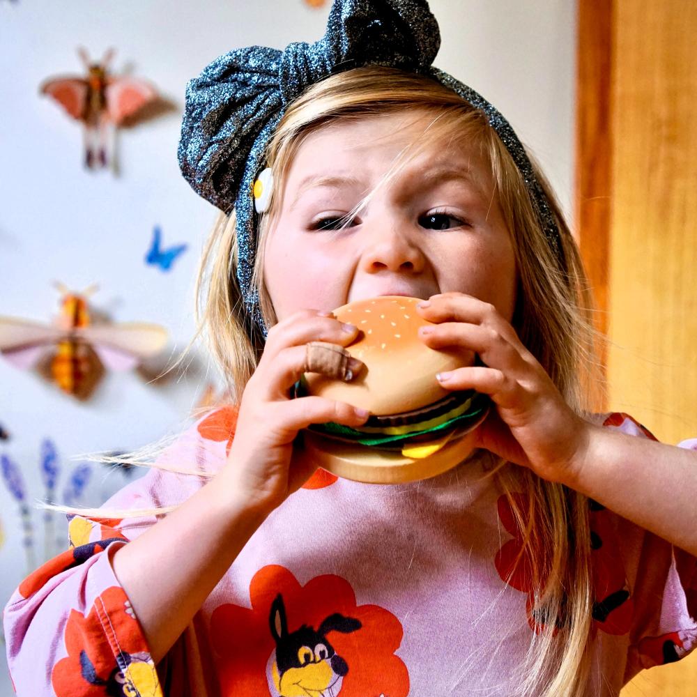 Make Me Iconic Australian wooden toy food set, 38-piece pretend play set featuring Vegemite, Fairy Bread, Pavlova, Lamington, meat pie, snag in bread, and hot Chips with sauce for imaginative kitchen play.