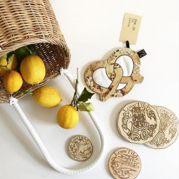 SEQUIN PURSE - ICONIC PRETZEL