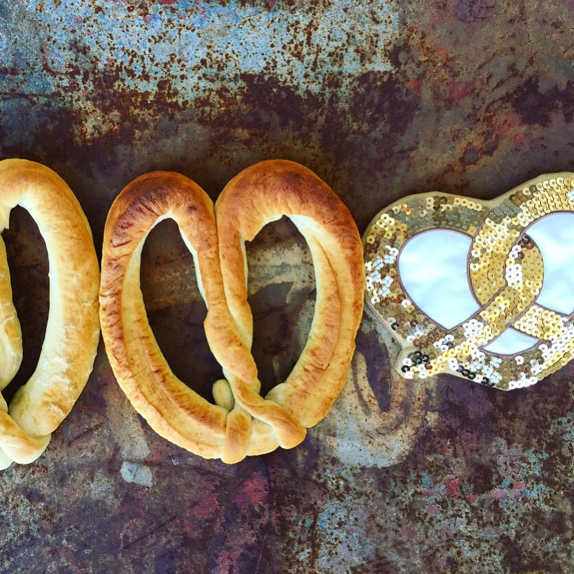 SEQUIN PURSE - ICONIC PRETZEL