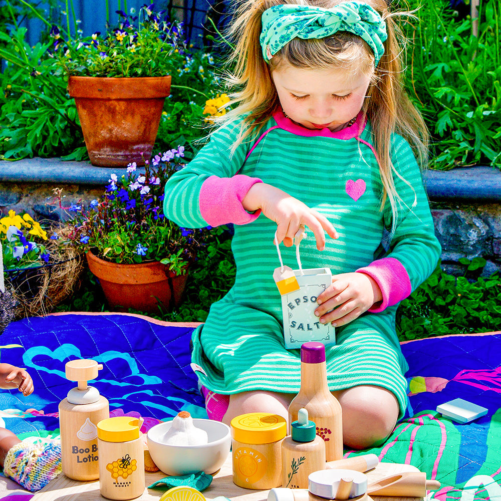 Its time to enjoy some natural 🌻 garden play with our iconic natural healers kit!