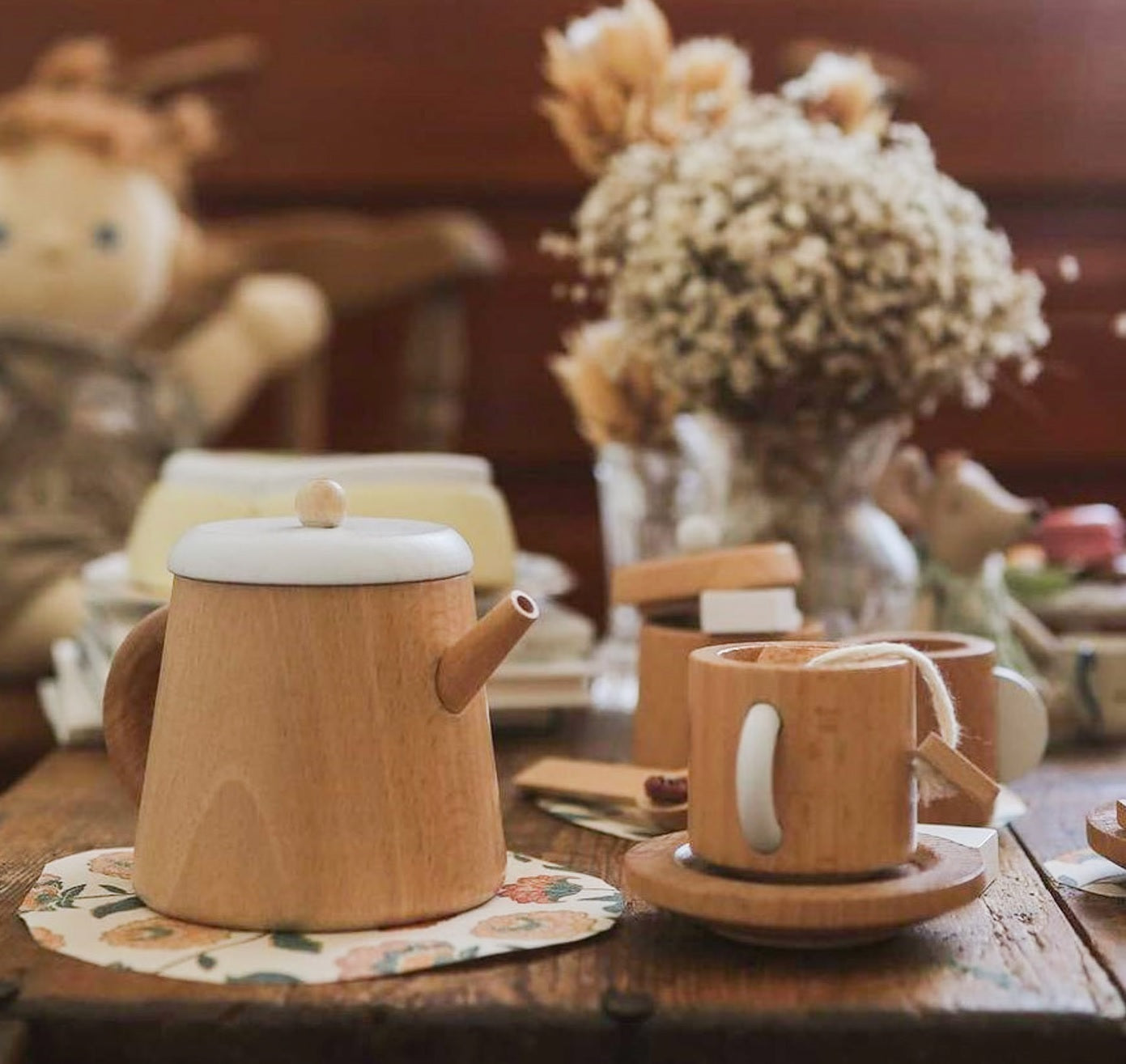 Open-ended imaginative play with our Iconic ☕ Tea Set!