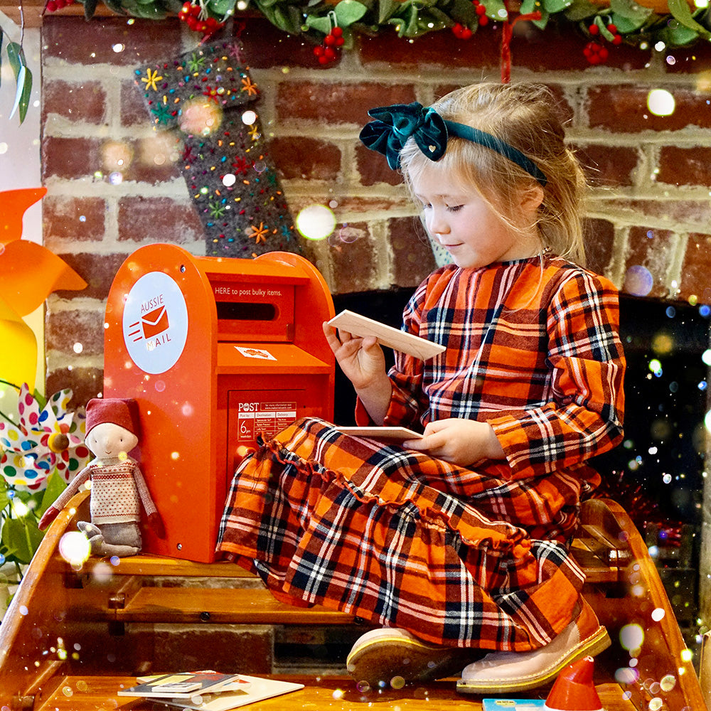 Post letters 💌 to Santa with our Post Box Craft Kits!