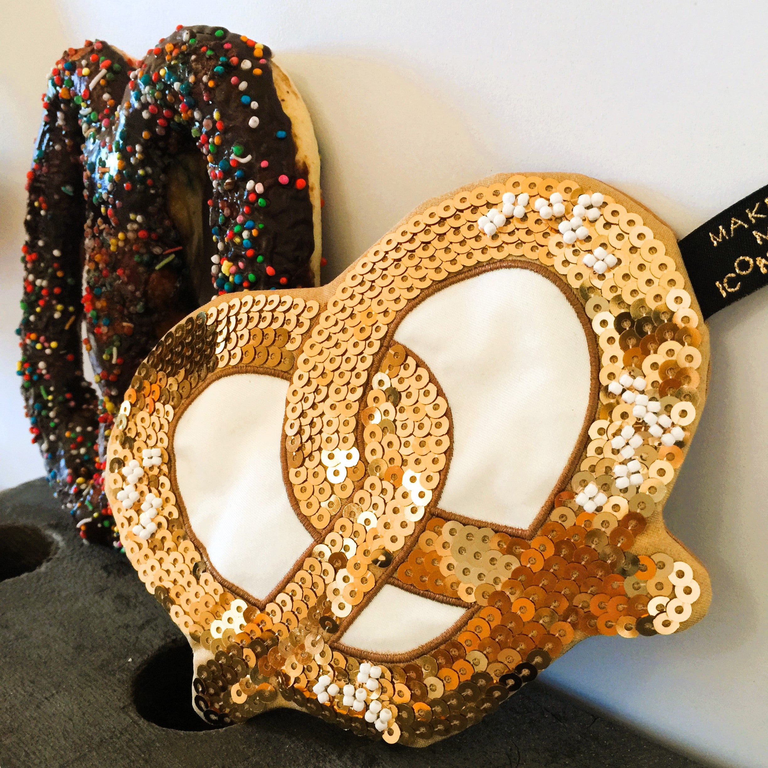 ICONIC SEQUIN PURSE - PRETZEL