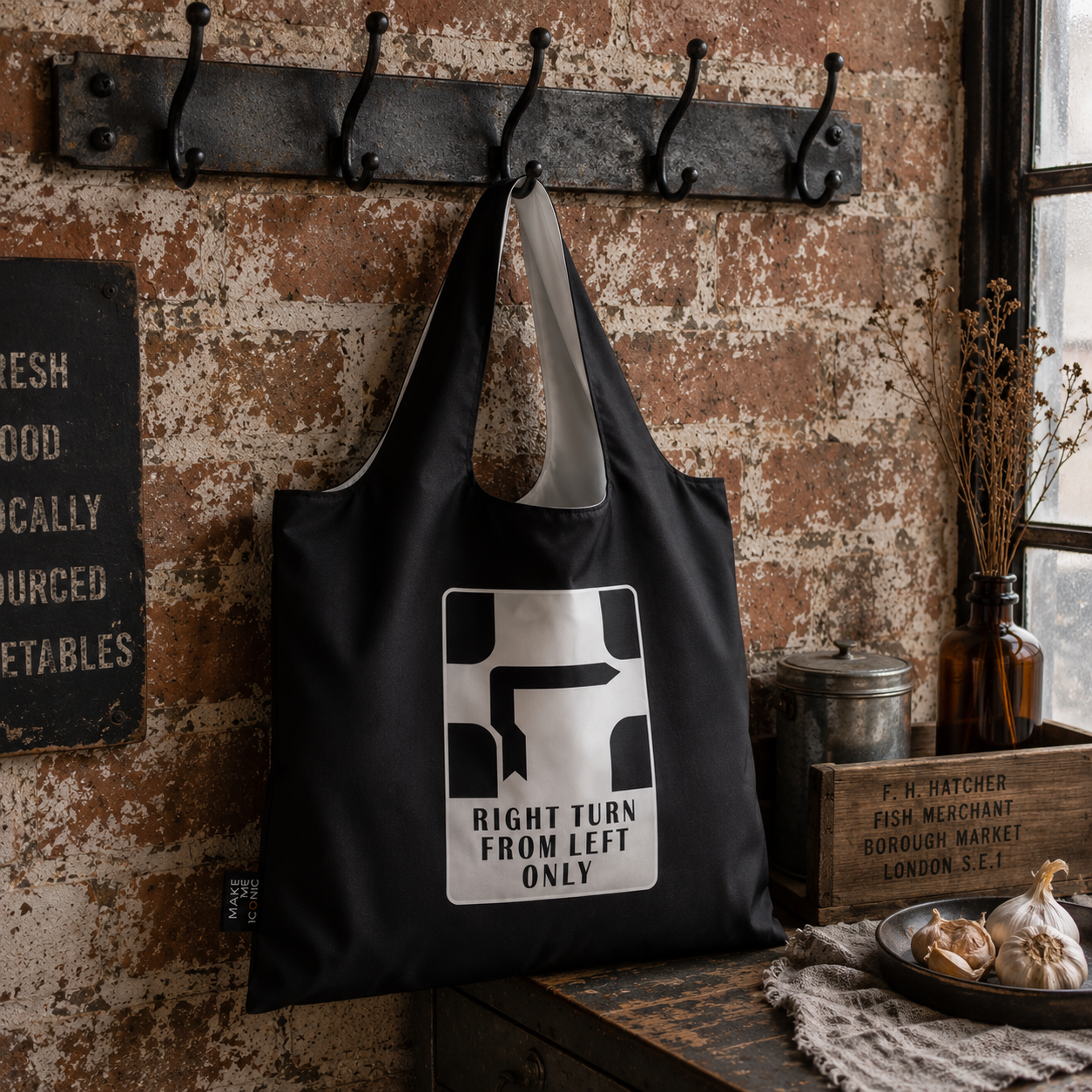 SHOPPING BAG - ICONIC HOOK TURN
