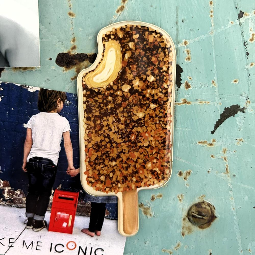 MAGNET - ICONIC GOLDEN GAYTIME