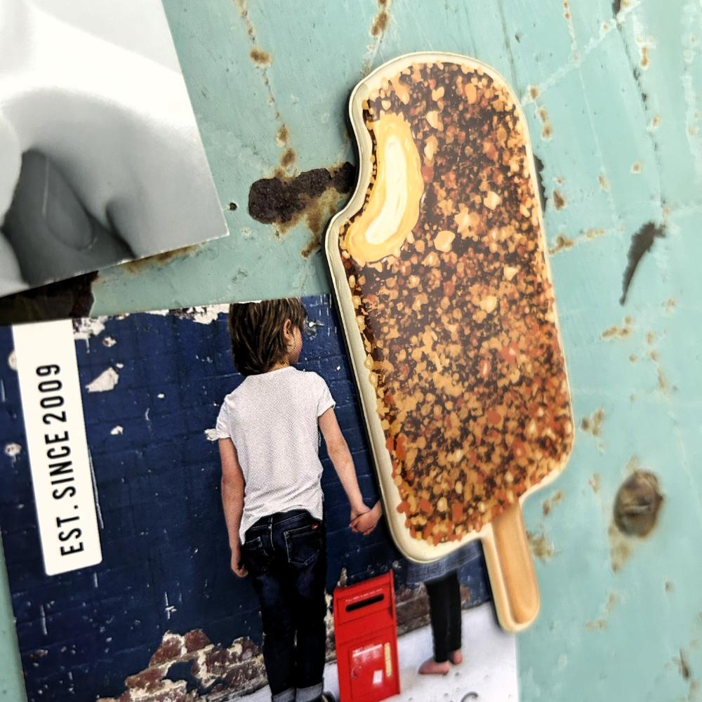 MAGNET - ICONIC GOLDEN GAYTIME