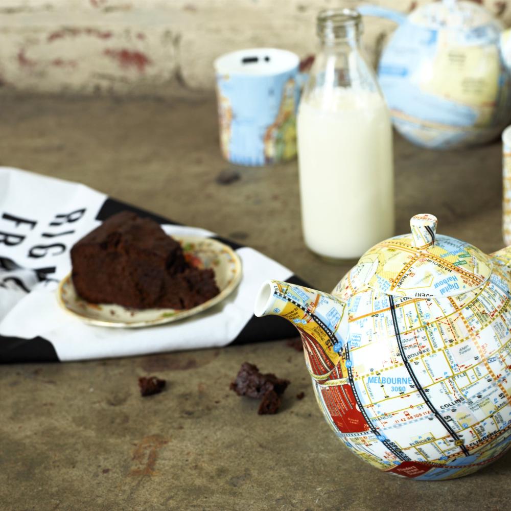 Make Me Iconic’ Melbourne Hook Turn Tea Towel featuring the iconic "Right Turn from Left Only" road sign in bold black and white. A playful nod to Melbourne’s famously confusing driving rule, printed on a cotton-linen blend towel perfect for kitchens, gifts, or nostalgic decor.