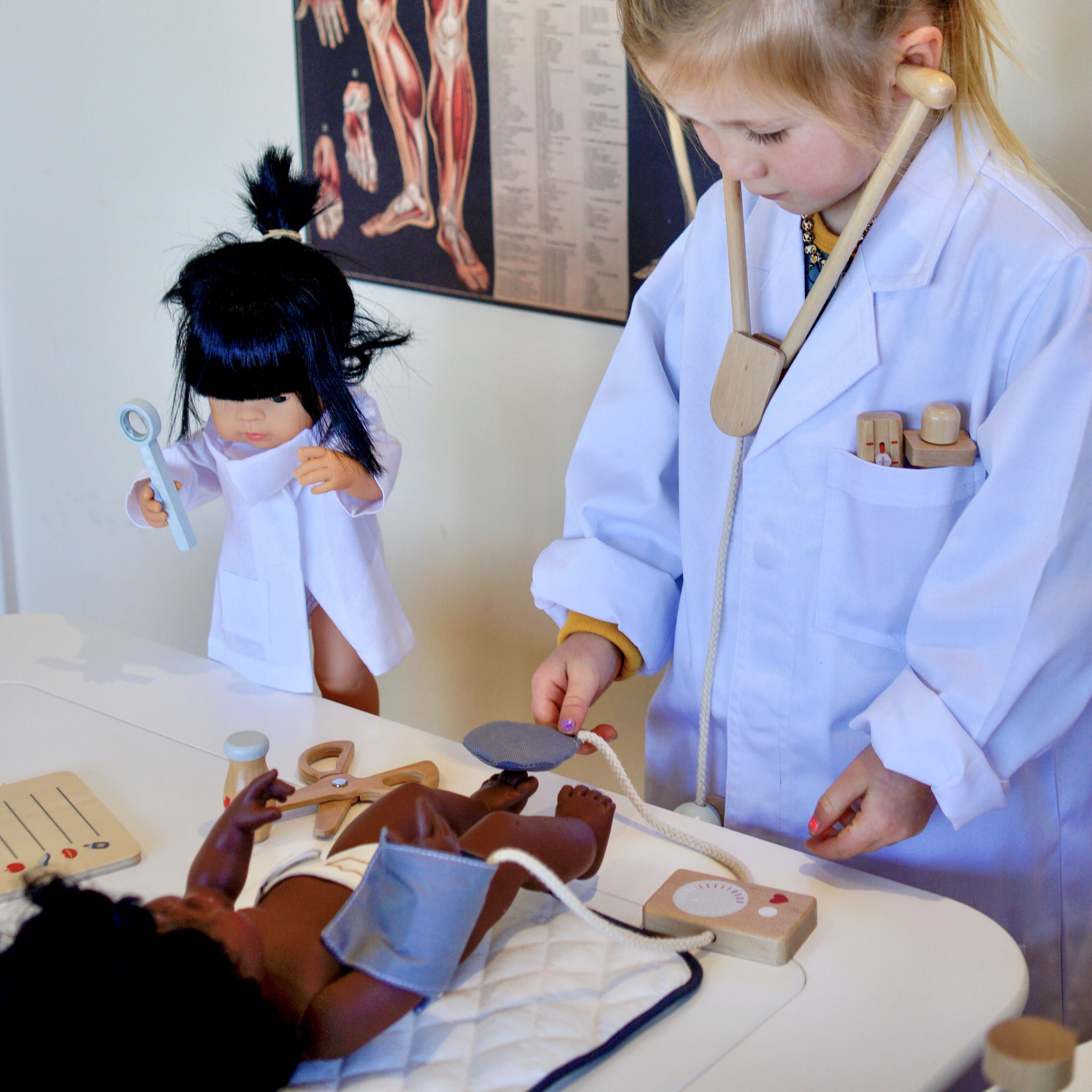 WOODEN TOY -  ICONIC DOCTOR KIT