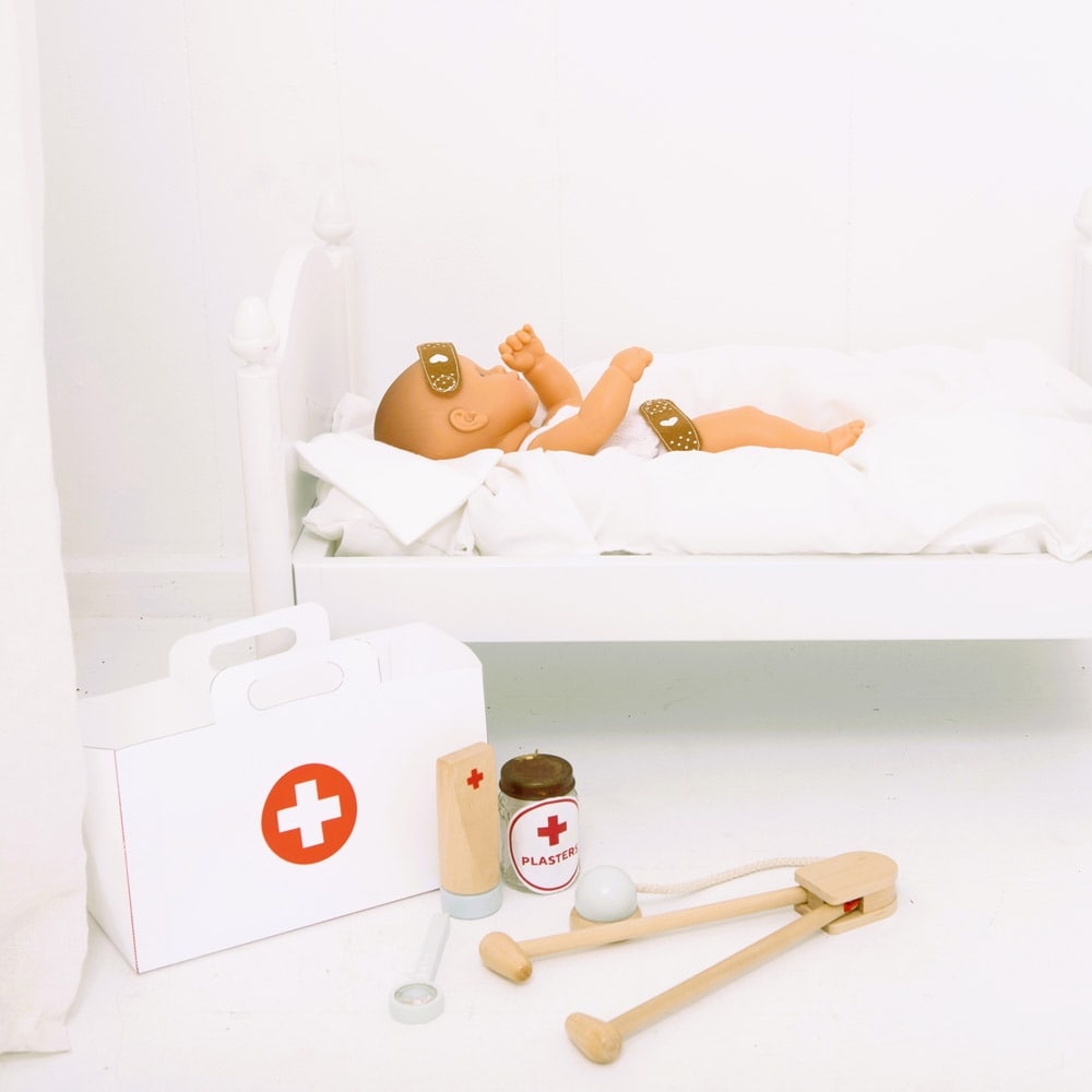 WOODEN TOY -  ICONIC DOCTOR KIT