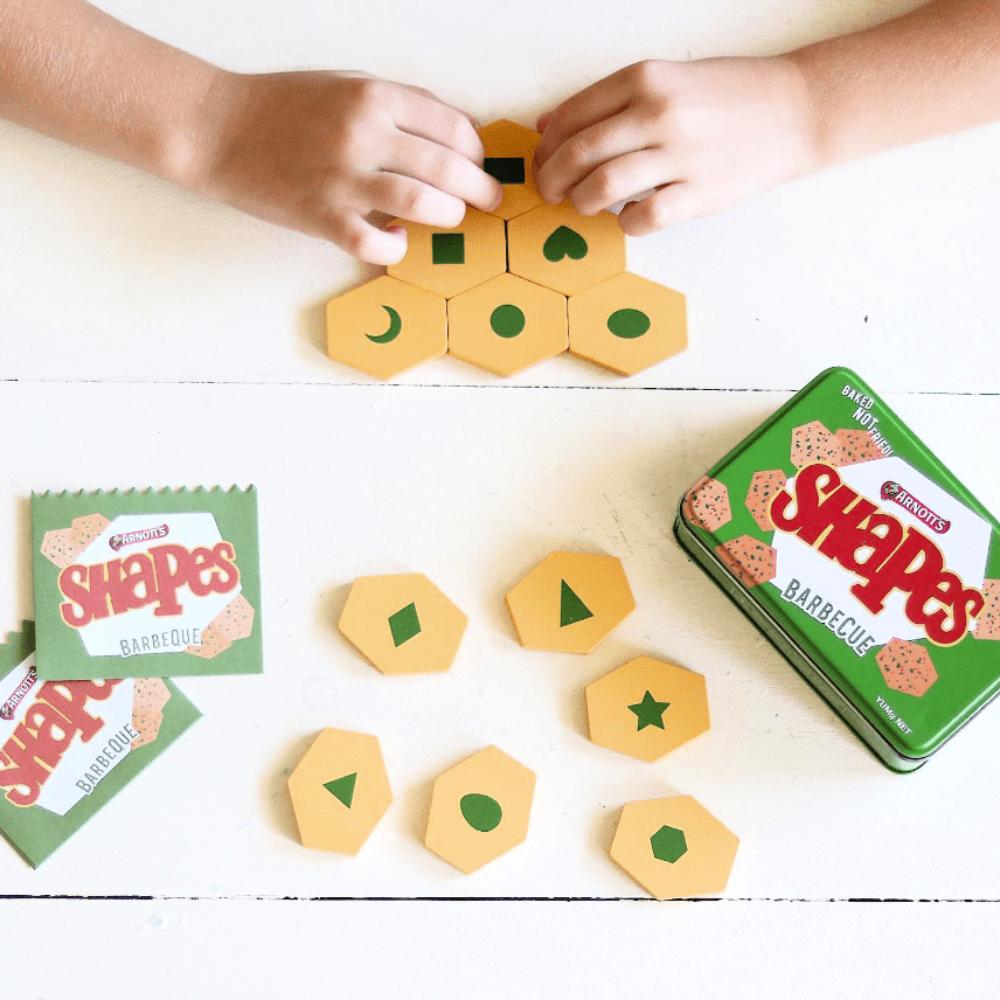 Make Me Iconic Arnott’s Shapes Australian wooden toy set – pretend play food with Barbecue, Pizza, and Chicken Crimpy biscuits, matching games, counting activities, and mini paper snack bags.