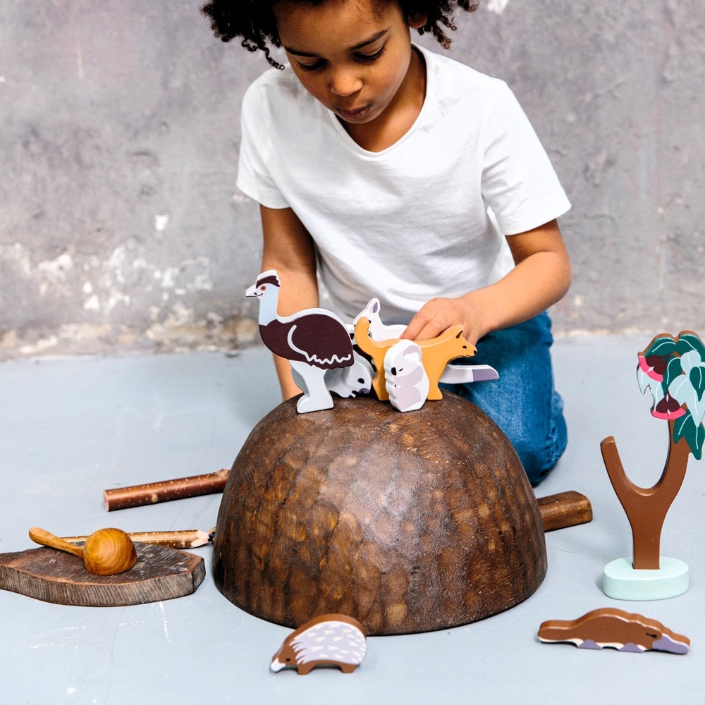 Australian Animals wooden toy set for kids 10-piece set for pretend play and early learning through nature-based role play.