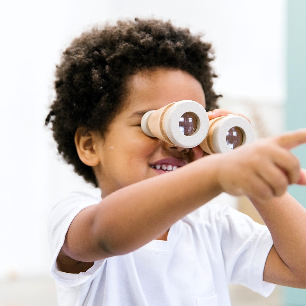 Wooden toy binoculars with a smooth natural finish, perfectly sized for little hands. Ideal for pretend play adventures like pirate hunts, backyard exploration, or spy missions, encouraging creativity and role-play without screens or batteries.