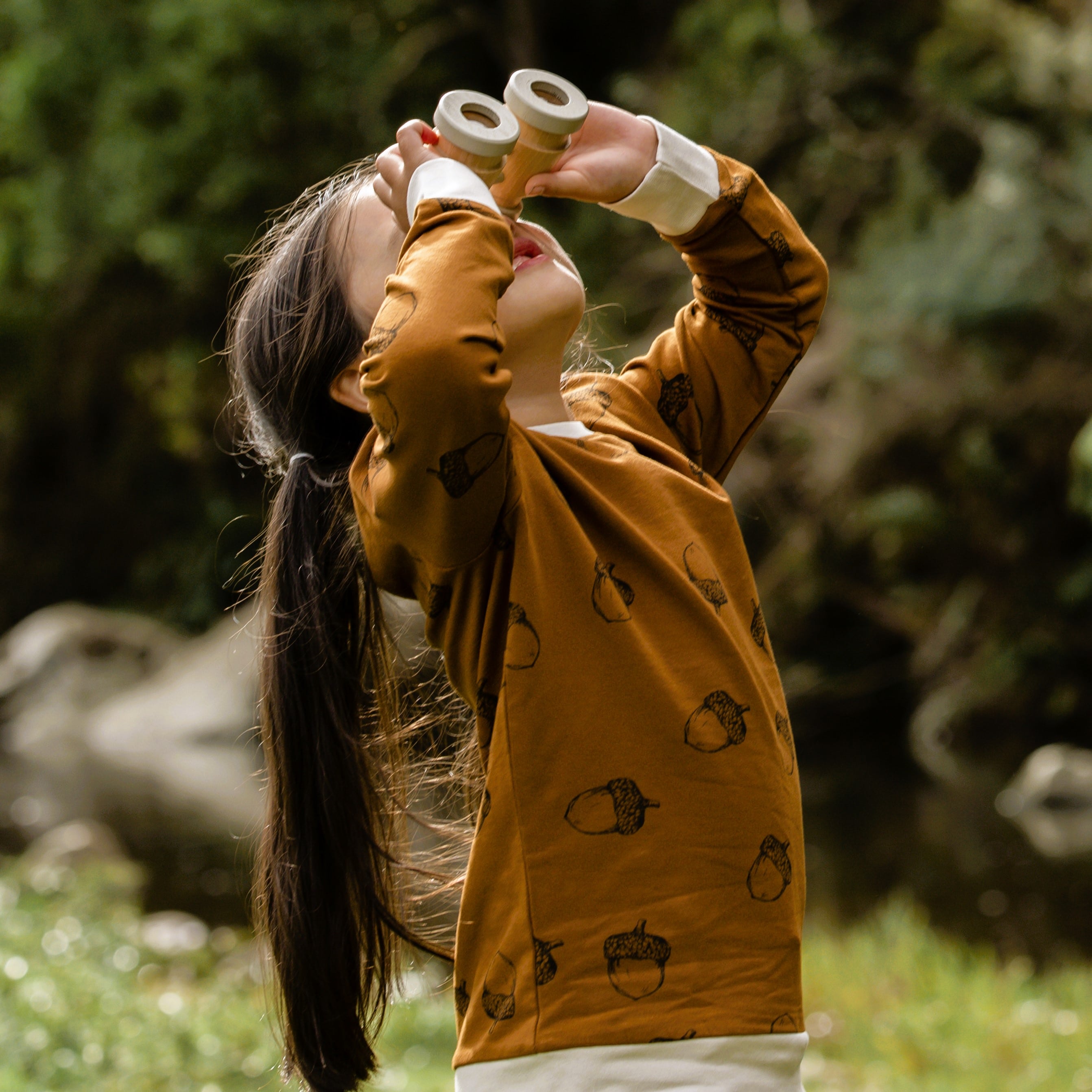Wooden toy binoculars with a smooth natural finish, perfectly sized for little hands. Ideal for pretend play adventures like pirate hunts, backyard exploration, or spy missions, encouraging creativity and role-play without screens or batteries.