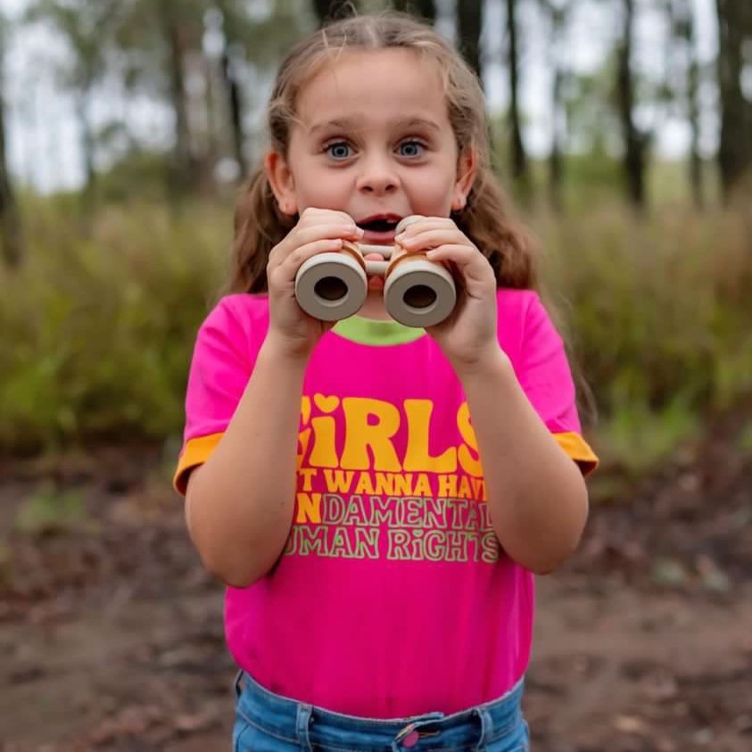 Wooden toy binoculars with a smooth natural finish, perfectly sized for little hands. Ideal for pretend play adventures like pirate hunts, backyard exploration, or spy missions, encouraging creativity and role-play without screens or batteries.