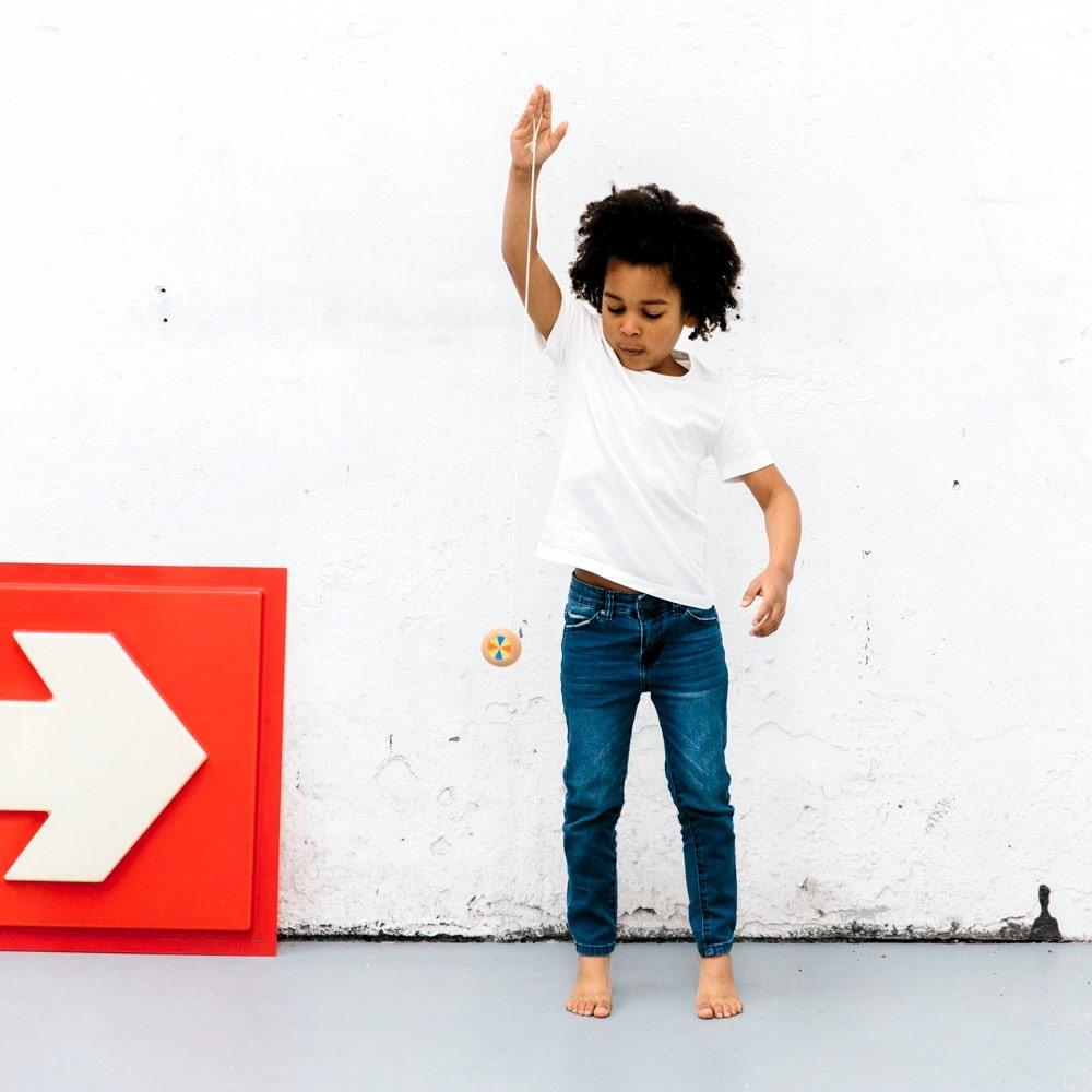 Make Me Iconic classic wooden Yo Yo toy in retro-inspired design, perfect for kids and adults to enjoy screen-free fun, master tricks, and relive timeless childhood play.