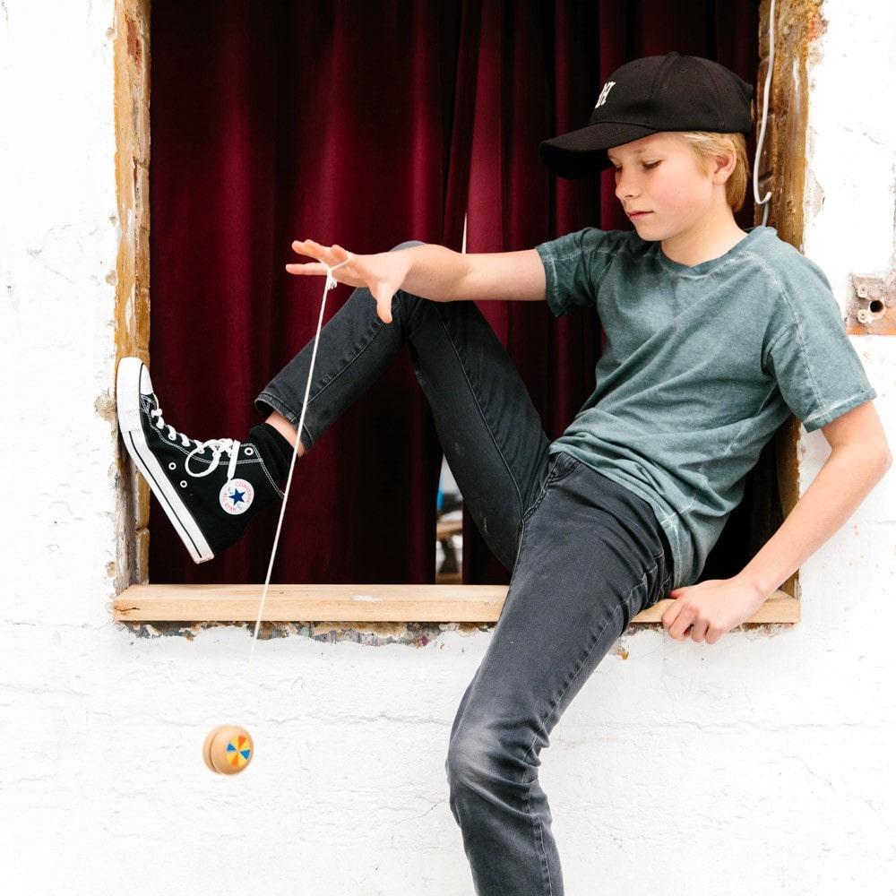 Make Me Iconic classic wooden Yo Yo toy in retro-inspired design, perfect for kids and adults to enjoy screen-free fun, master tricks, and relive timeless childhood play.