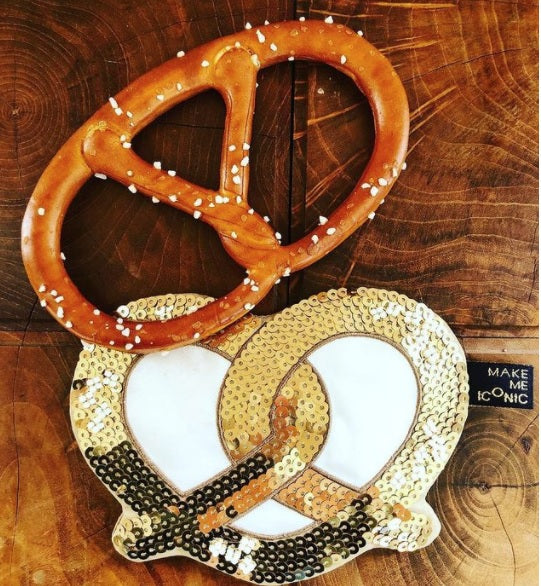 ICONIC SEQUIN PURSE - PRETZEL