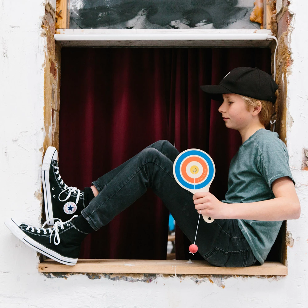 ICONIC TOY -  LOOSE CHANGE PADDLE BALL