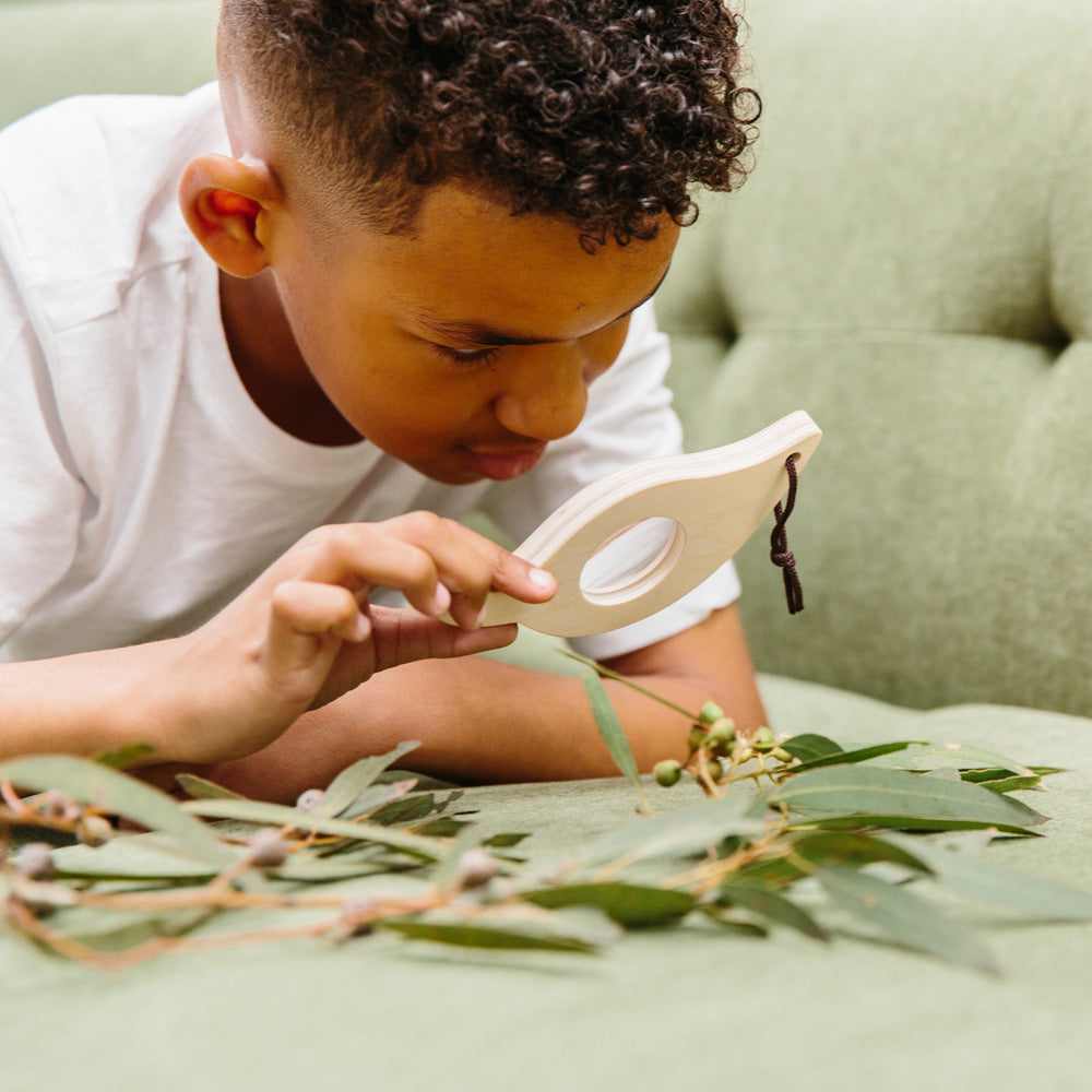 ICONIC TOY - LOOSE CHANGE LEAF MAGNIFY GLASS