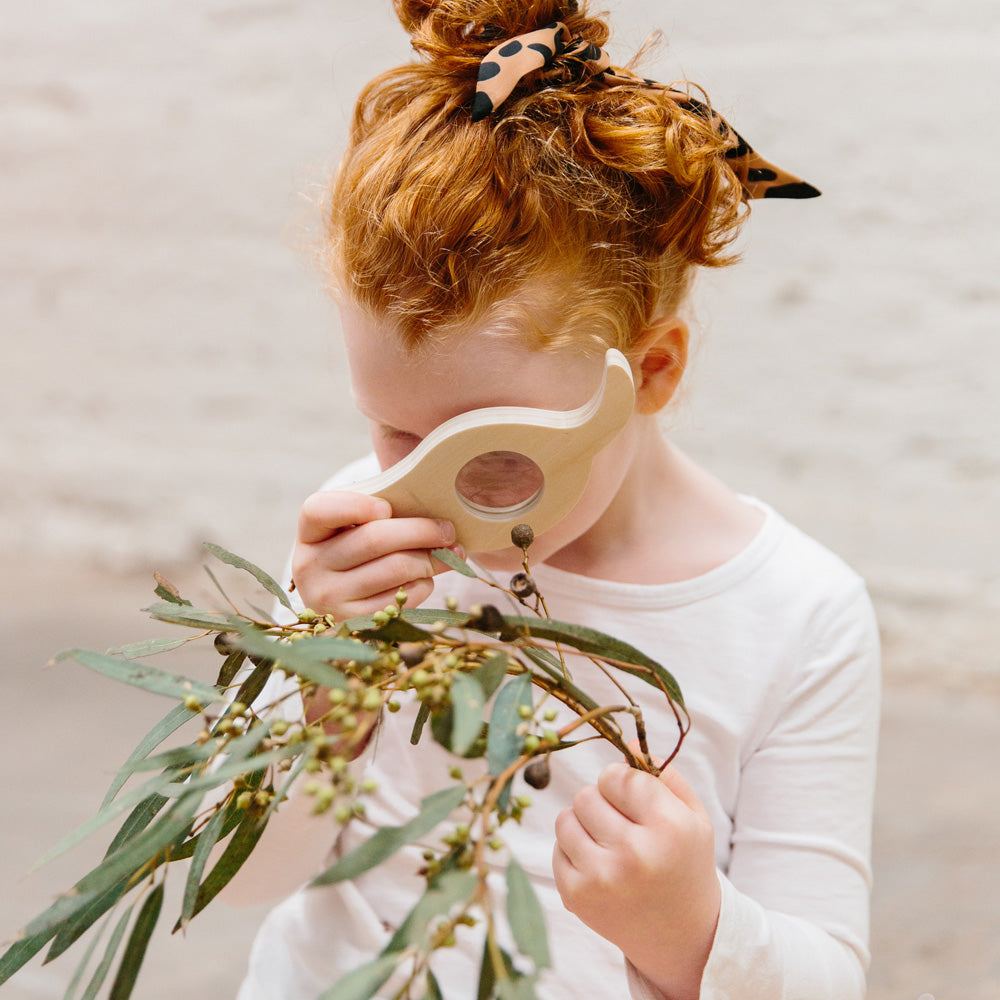 ICONIC TOY - LOOSE CHANGE LEAF MAGNIFY GLASS